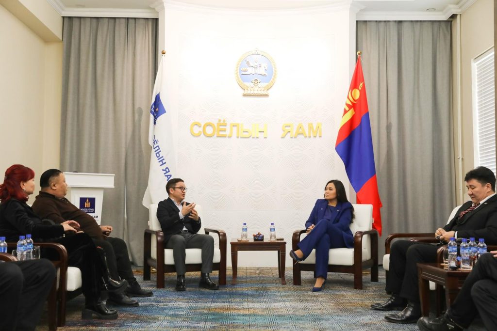 Дуу, хөгжмийн салбарын төлөөллүүдийг Соёлын сайд хүлээн авч уулзлаа