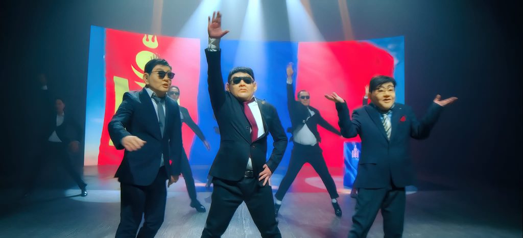 Шинэ клип: “Хар Тас” хамтлагийн WE DON’T KNOW POP IN MUSIC шуугиан тариад байна