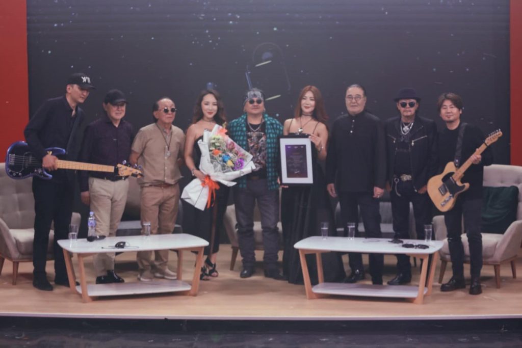 Шинэ клип: “X-Vit” хамтлаг “Сүүлчийн шөнө”