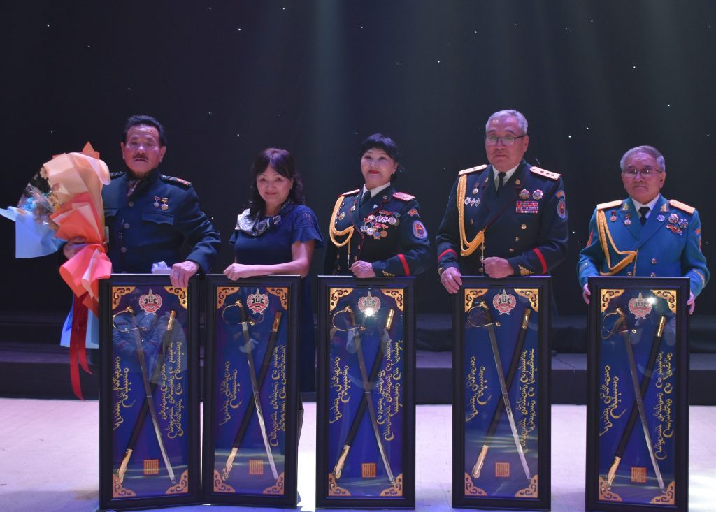 Таван Гавьяатын хамтарсан “Төгөлдөр өнгө” тоглолт боллоо