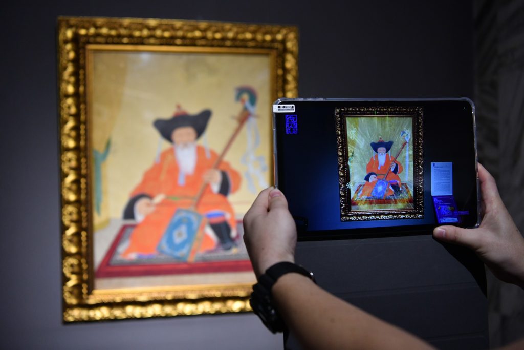 “AR галерей-Үнэт бүтээлүүд” тусгай үзэсгэлэнг нээлээ