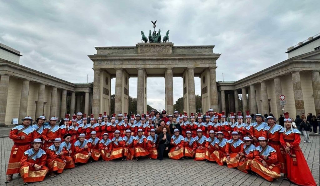 ХБНГУ-ын Берлиний филармонийн их танхимд Ази тивээс анх удаа ҮУИТ тоглолтоо толилууллаа