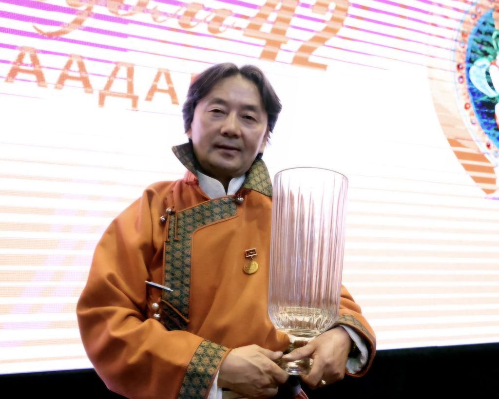 “Болор цом”-ын эзнээр яруу найрагч А.Лхагва тодорлоо