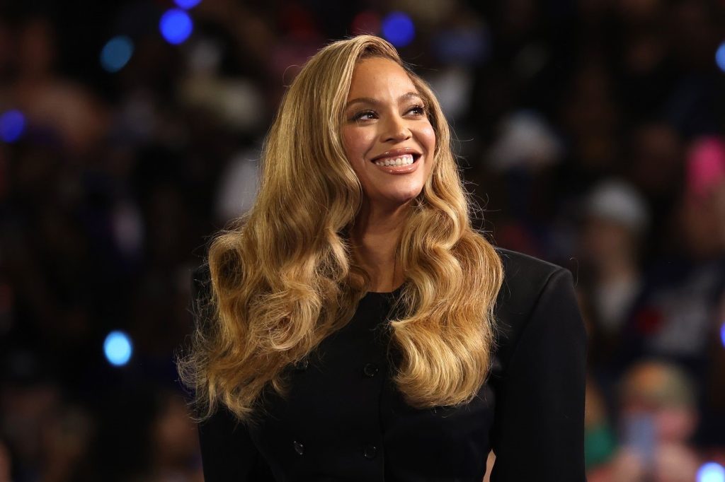 XXI зууны шилдэг поп одоор Бейонсе тодорчээ