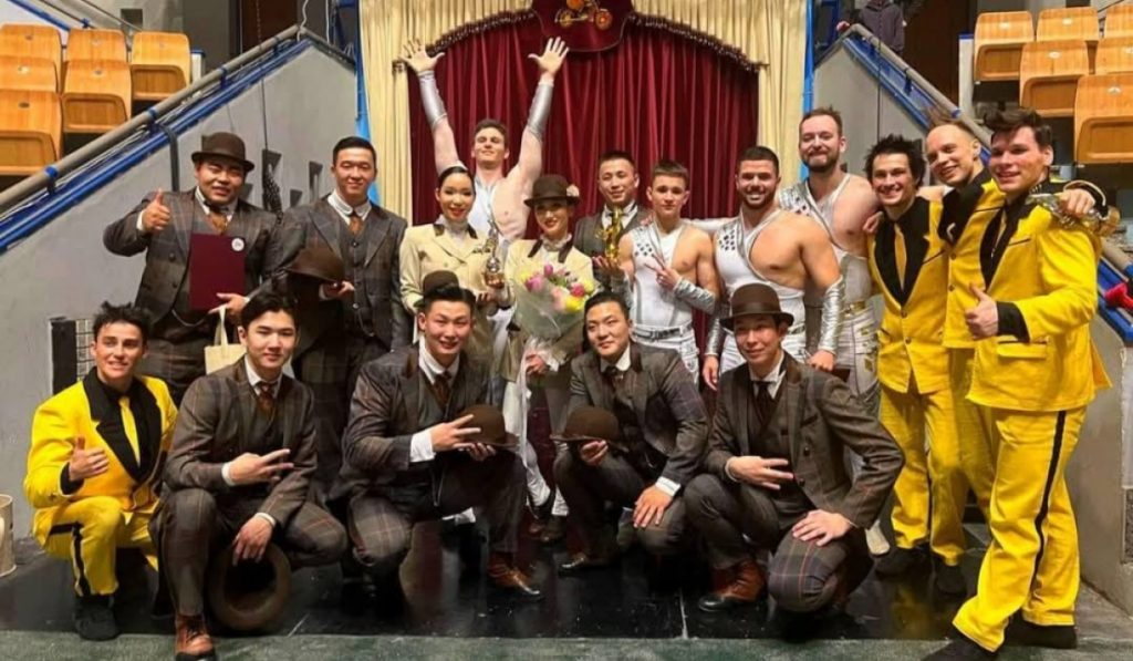 Монголын циркчид ОХУ-д болсон олон улсын уралдаанаас мөнгөн цом хүртлээ