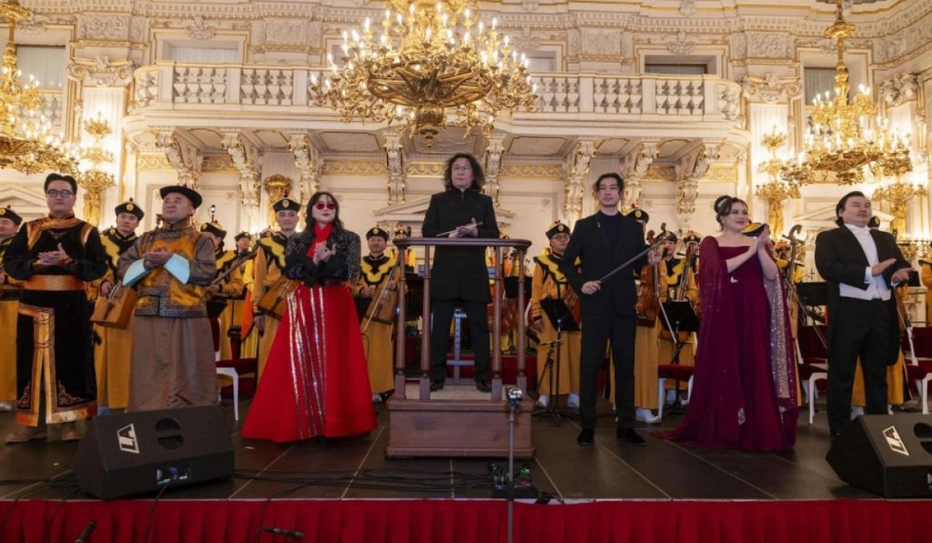 Морин хуурын найрал хөгжим Чехийн Ерөнхийлөгчийн ордонд тоглолтоо толилууллаа