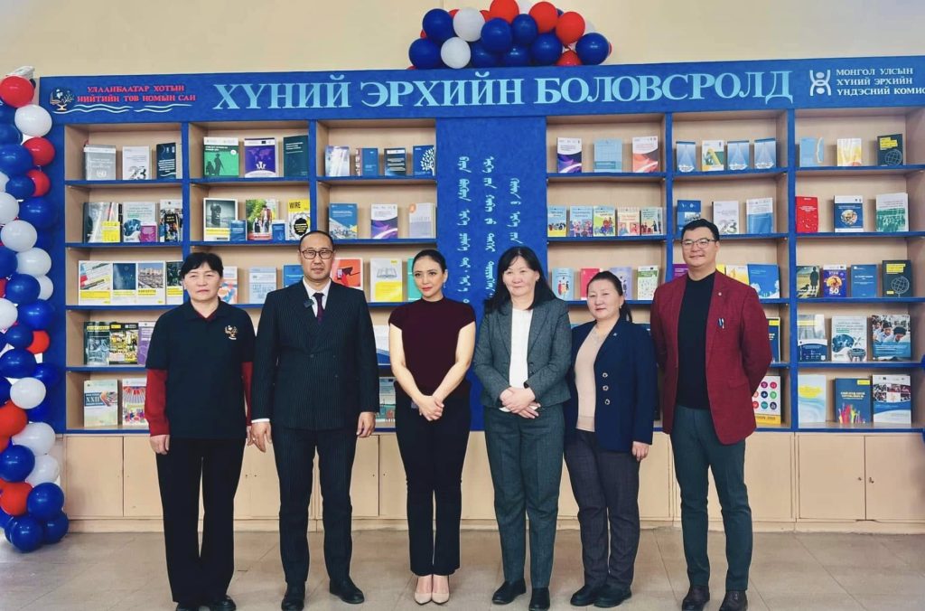 Улаанбаатар хотын нийтийн төв номын сан “Хүний эрхийн боловсролд” булантай боллоо