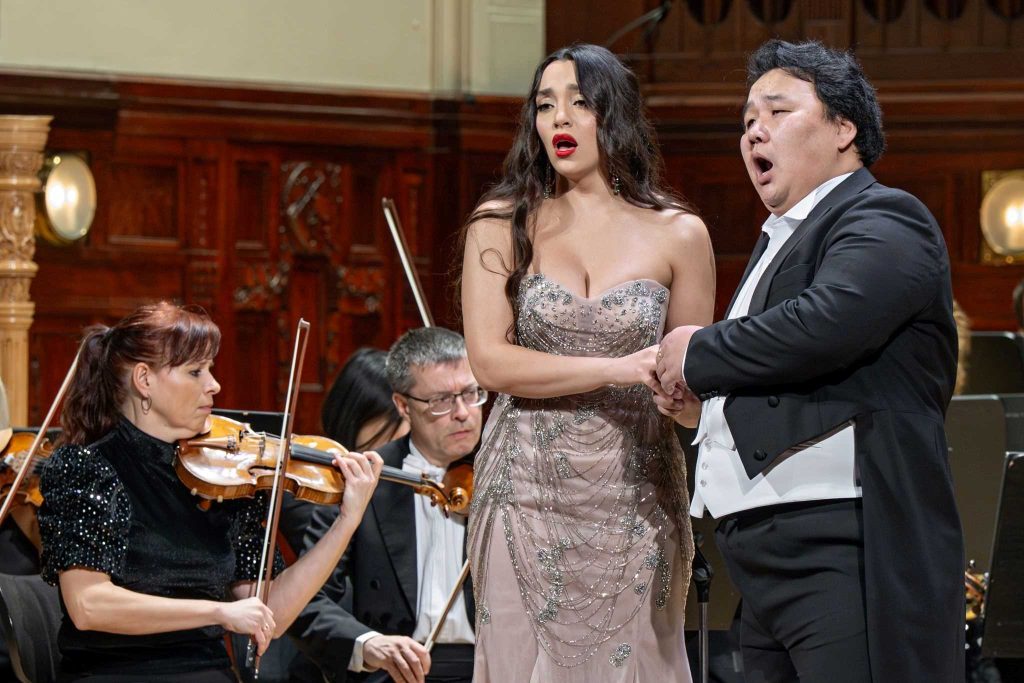 “Э.Амартүвшин хэмээх гоц үзэгдэл ба дуулах урлагийн ноён оргил”