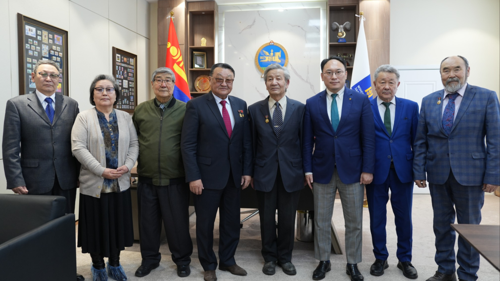 Монгол Улсын сансрын анхны багт хүндэтгэл үзүүллээ
