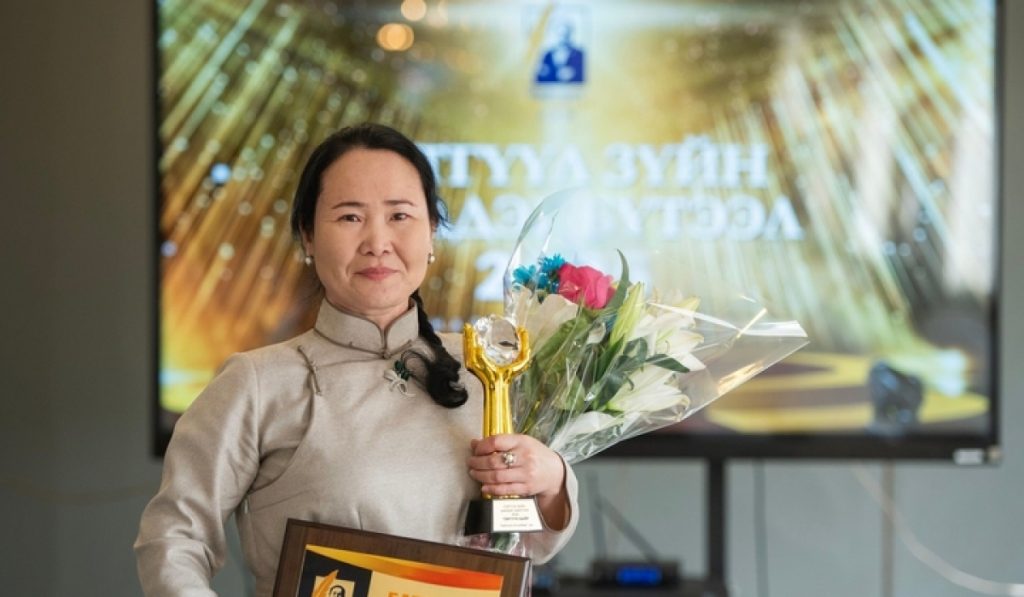 “Нийтлэлч Отгонбаяр” сангаас зарласан уралдаанд сэтгүүлч Х.Болормаа түрүүллээ