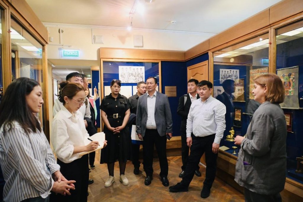 “Дэлхийд тархсан монгол өв” төслийн хүрээнд каталог хэвлэнэ