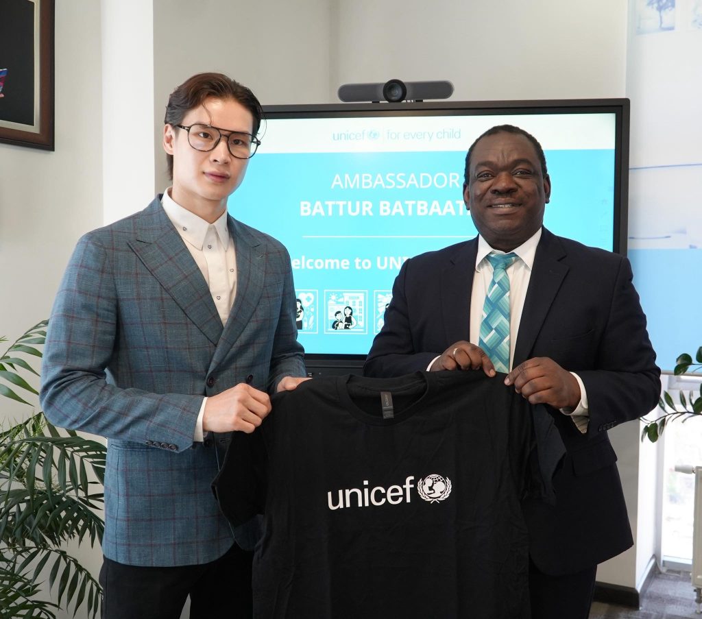 Ангууч буюу Б.Баттөрийг Монгол дахь НҮБ-ын Хүүхдийн сангийн элчээр томилжээ