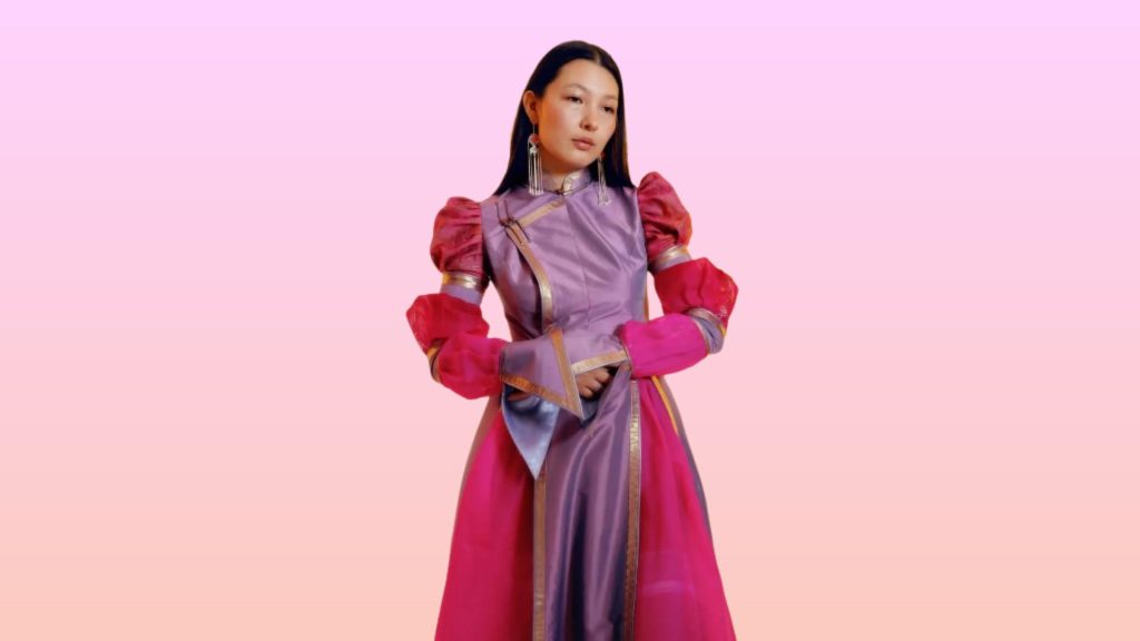 Монгол уран бүтээлчийн дуу “Gucci” брэндийн загварын шоуны тайзнаа эгшиглэлээ