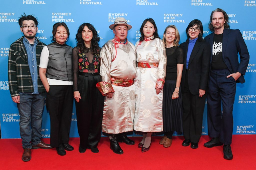 “Чоно үүр шөнөөр ирдэг” баримтат кино “Сиднейн кино наадам”-д шалгарлаа