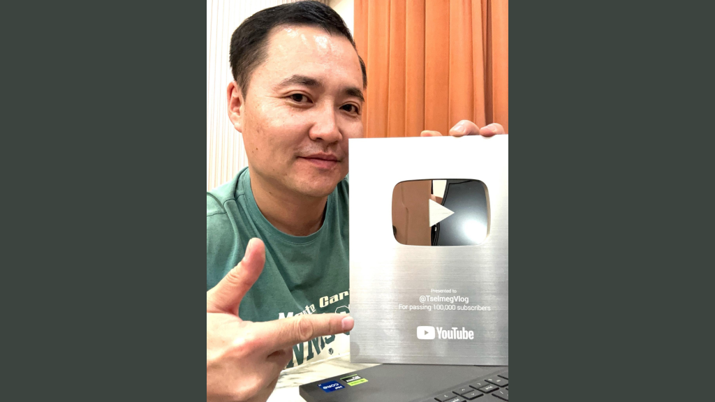 Б.Мөнхцэлмэг “Youtube”-ийн “Silver Play Button”-ний эзэн болжээ
