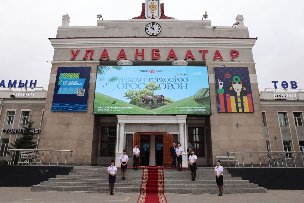 “Унаган төрхөөрөө Орос орон” гэрэл зургийн үзэсгэлэн дэлгэлээ