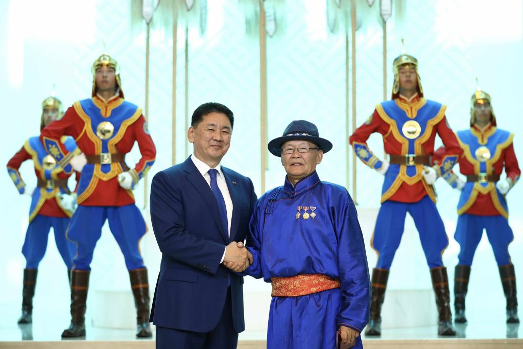 Цэгмидийн Төмөрбаатар Ардын жүжигчин цол хүртлээ