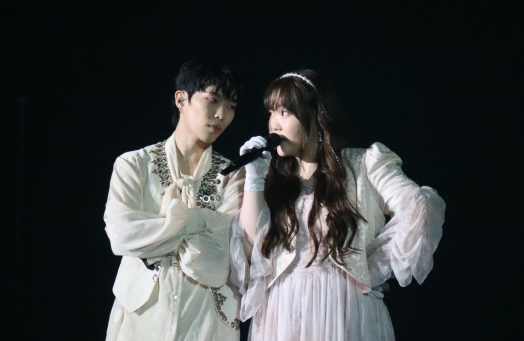 Өмнөд Солонгосын “AKMU” хамтлаг Монголд 1000 чацарганын мод тарьжээ