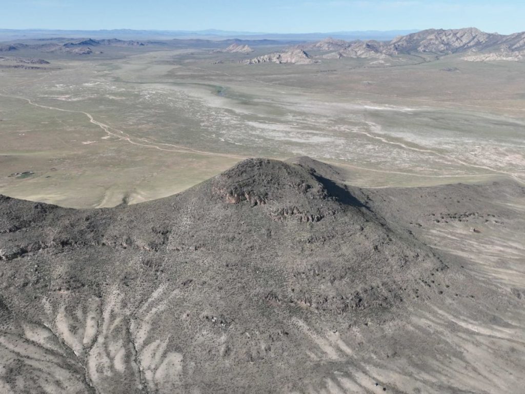 Булган аймгийн Дашинчилэн сумын “Найдаг” ууланд хятан бичгийн хадны шинэ бичээсийг илрүүлжээ