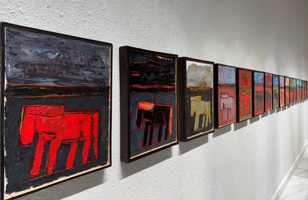 “Зогсож байгаа морьд” үзэсгэлэн дэлгэлээ