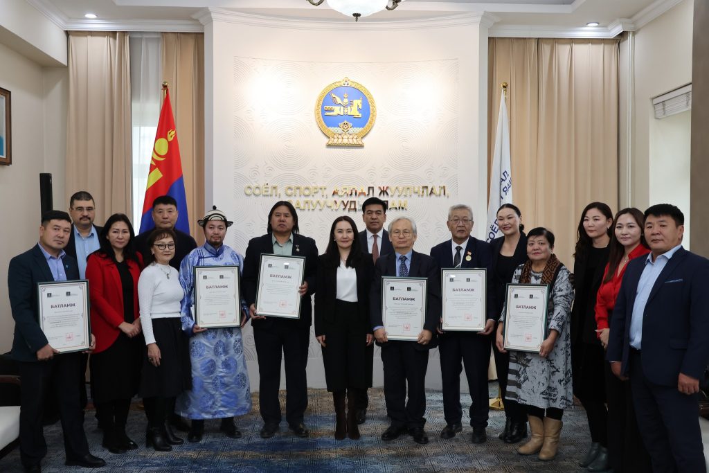 2024 оны утга зохиолын шилдэг бүтээлийн эздэд батламж гардууллаа