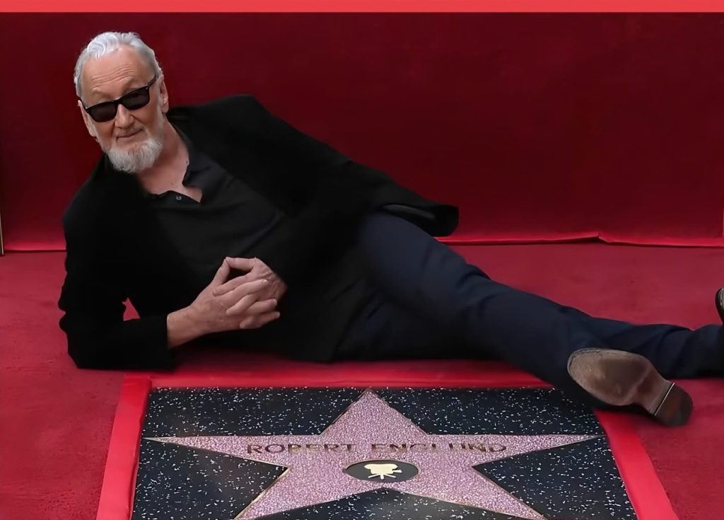 Фредди Крюгер буюу жүжигчин Роберт Инглунд Алдрын гудамжинд одтой боллоо