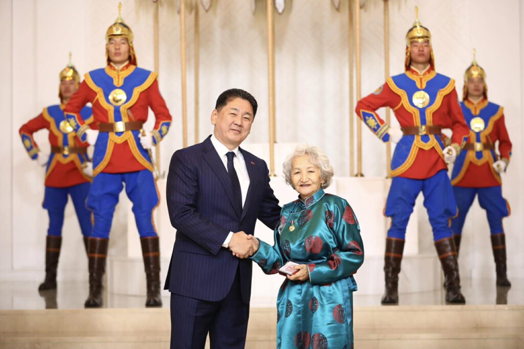 Ахмад жүжигчин О.Норолхоо Монгол Улсын Гавьяат жүжигчин цол хүртлээ