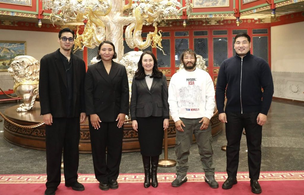 Соёлын яам “Physical asia” шоу нэвтрүүлэгт оролцсон баг тамирчидтай хамтран ажиллахаар боллоо