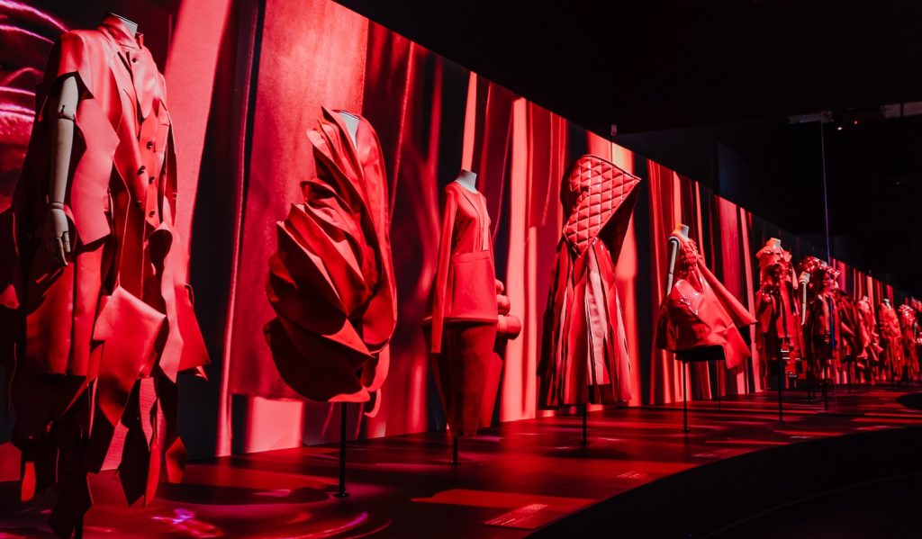 Мельбурн дахь Викториягийн үндэсний галерейд “Westwood | Kawakubo” үзэсгэлэн дэлгэгдлээ