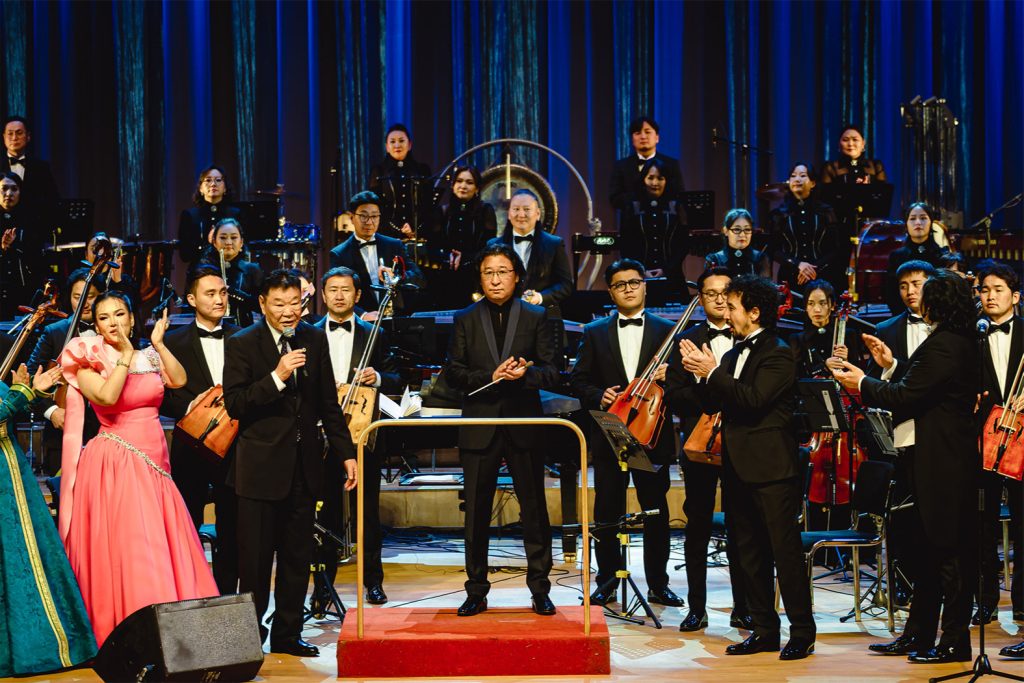 “Эгшиг дууны дууриалт жүжиг” хэмээх бодрол