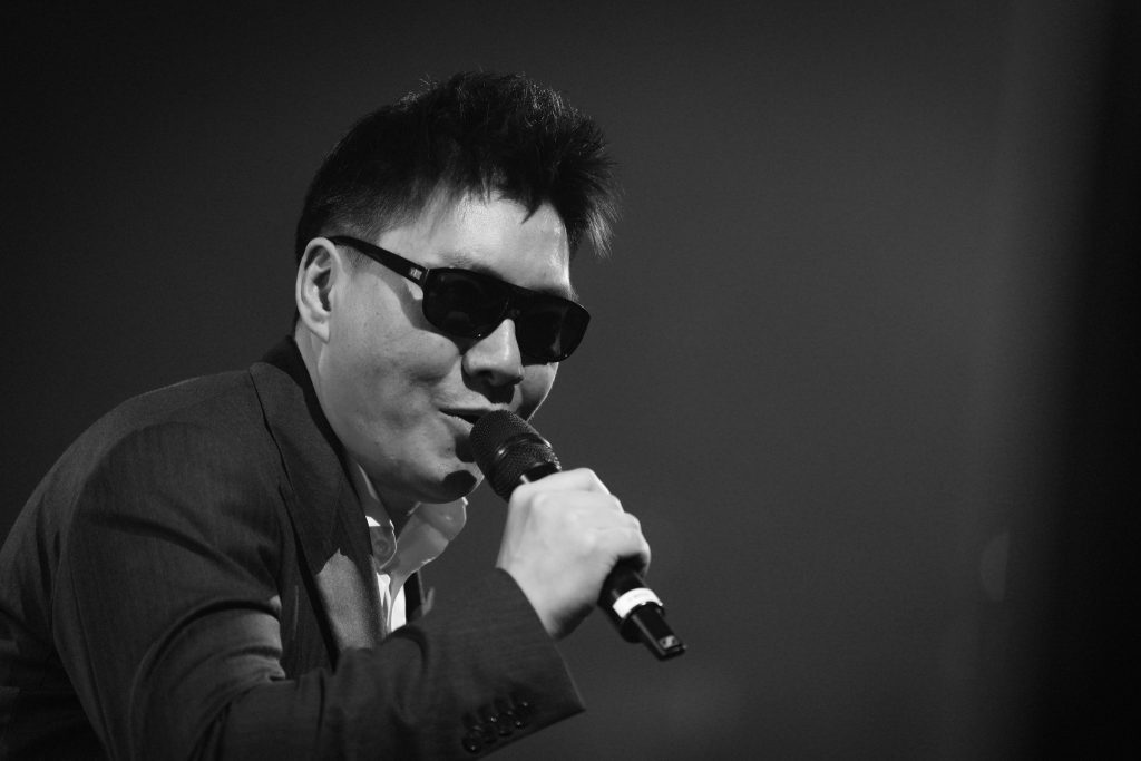 Дуучин Д.Болд 48 хүүхдэд эм тариа, эмчилгээний мөнгө хандивлажээ