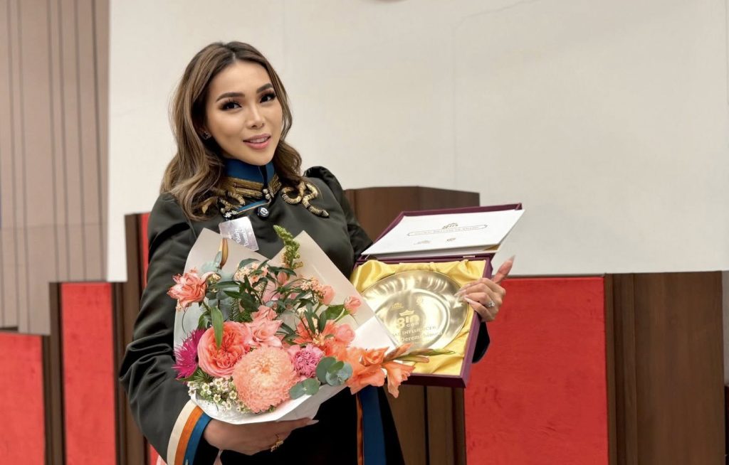 Д.Одзаяа инфлюнсерүүдийн наадмаас шагнал хүртжээ