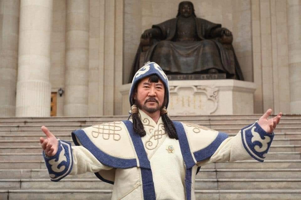 Өвөрмонголын жүжигчин Б.Баасанжав Монголд амьдрахаар болжээ