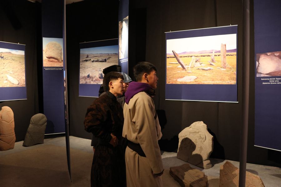 Гурван мянган жилийн өмнө зосоор зурсан зургуудыг сэргээн тодруулжээ