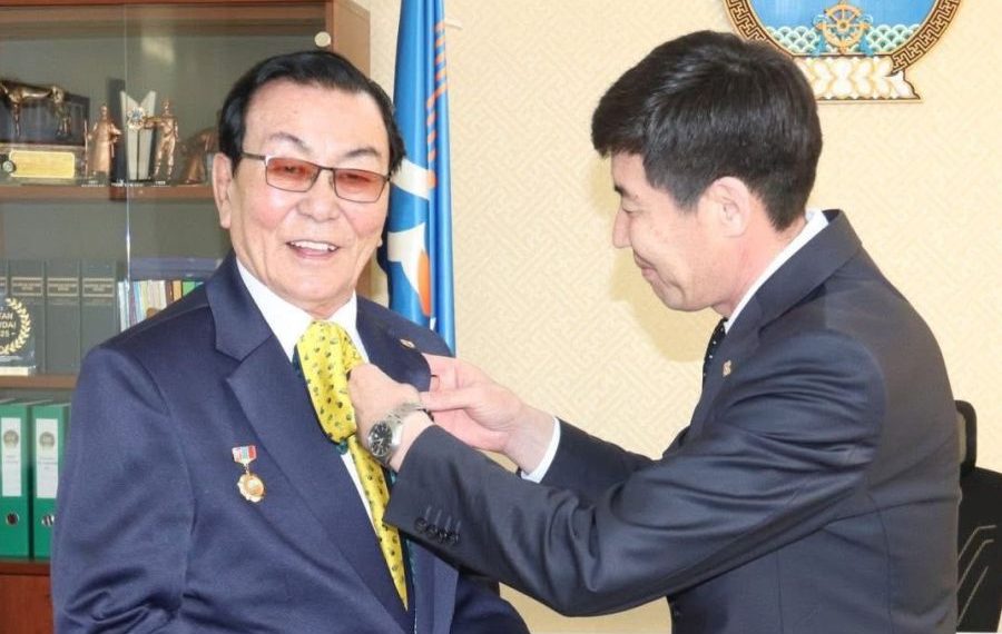 Гавьяат жүжигчин З.Жарантавд Сэлэнгэ аймгийн “Хүндэт иргэн” өргөмжлөл хүртээлээ