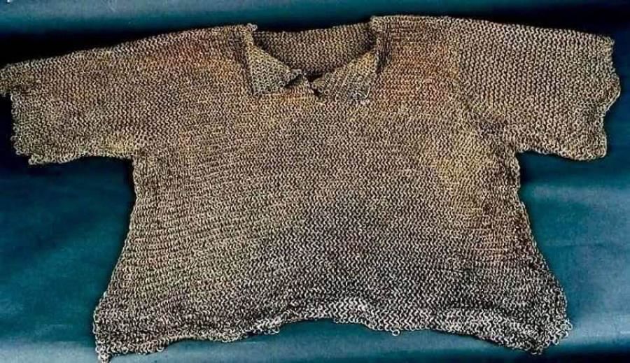 Ойрадын Амарсанаа баатрын хөө хуяг Увс аймгийн музейн сан хөмрөгт хадгалагдаж байна