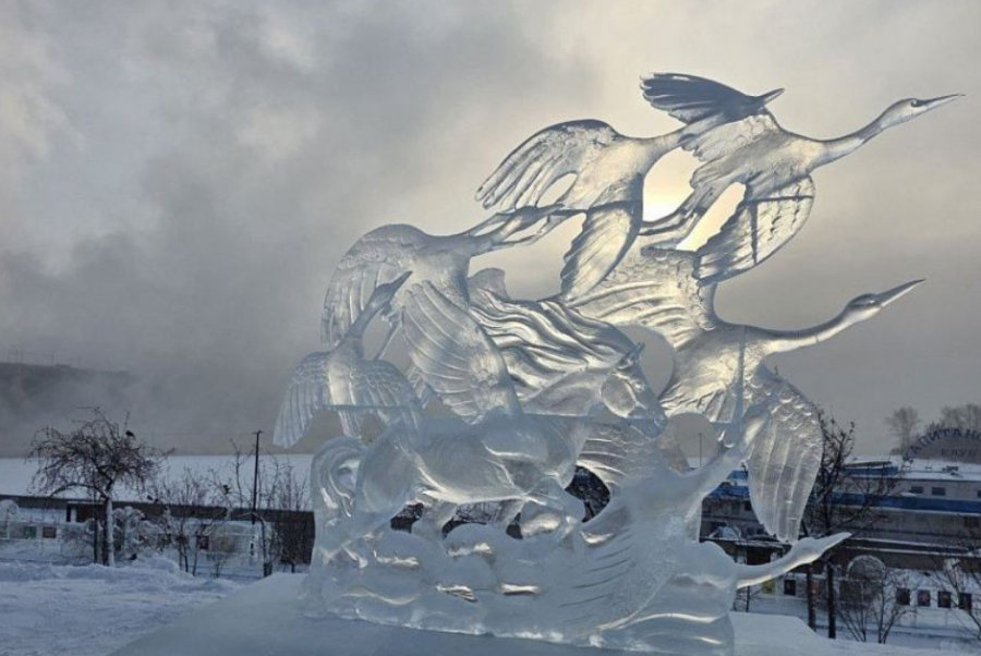 “Жигүүрт хөлөг” баримал мөсөн урлалын олон улсын наадмаас мөнгөн медаль хүртжээ