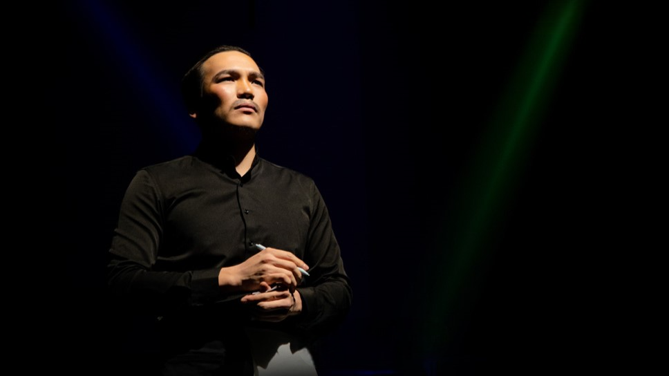 Жүжигчин Д.Цолмон: Сэтгэл зүйн гүн рүү орж байж дүр амилдаг