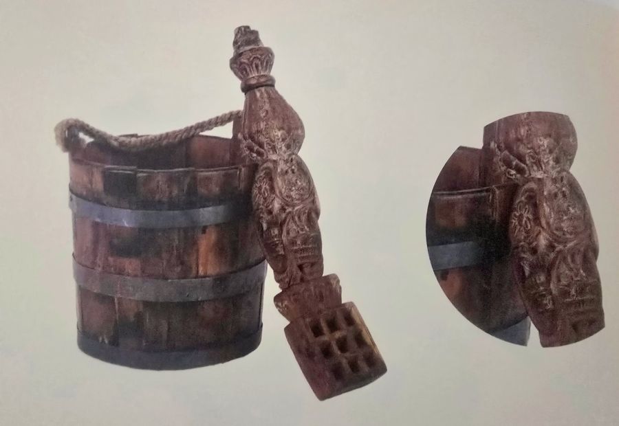 Уран хийц, сийлбэртэй агар хувин цацал Завхан аймгийн музейн угсаатны зүйн танхимд бий