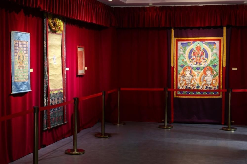 “Нэг өдрийн цагаан дара эх” үзэсгэлэн үргэлжилж байна