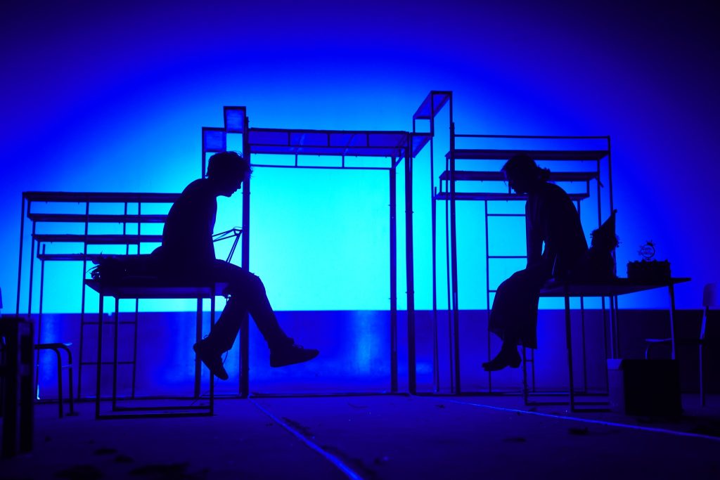 “Түүний буруу” орчин үеийн сэтгэлзүйн драмын жүжгийн талаарх үзэгчдийн сэтгэгдлээс