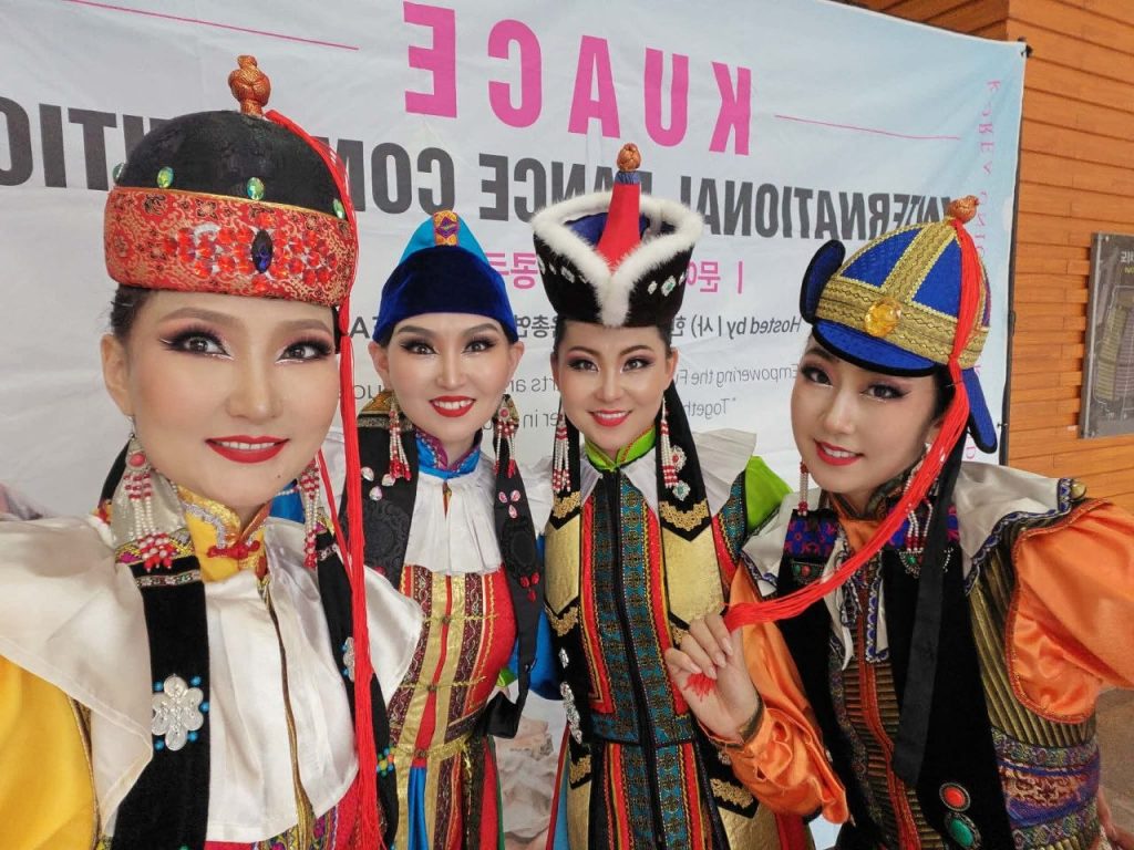 Хилчин уран бүтээлчид олон улсын уралдаанд амжилттай оролцлоо