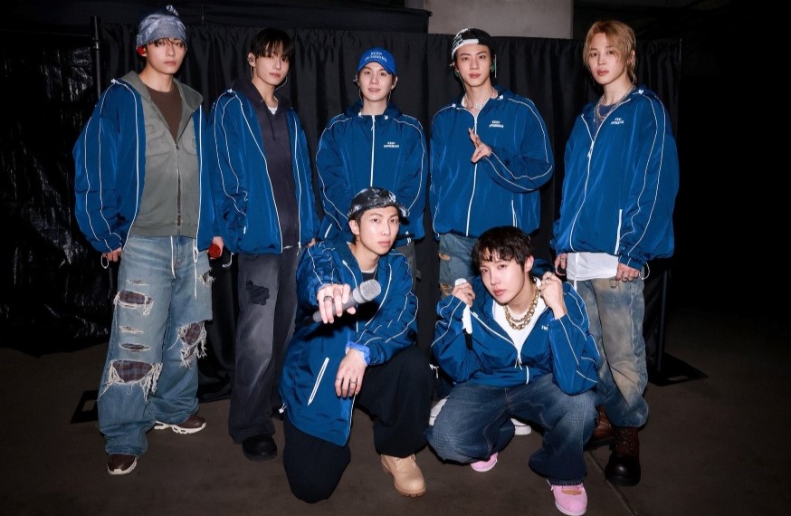 BTS “Arirang” аялан тоглолтоо эхлүүллээ