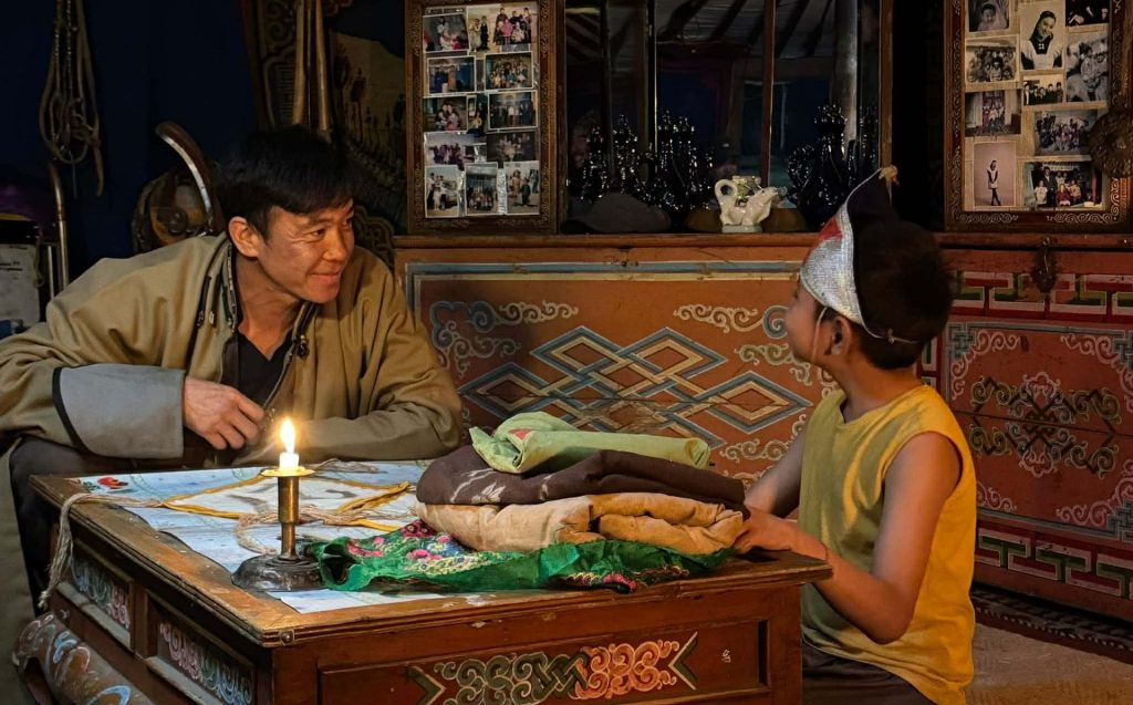 Жүжигчин Э.Батнямбуу найруулагчийн гараагаа эхлүүллээ