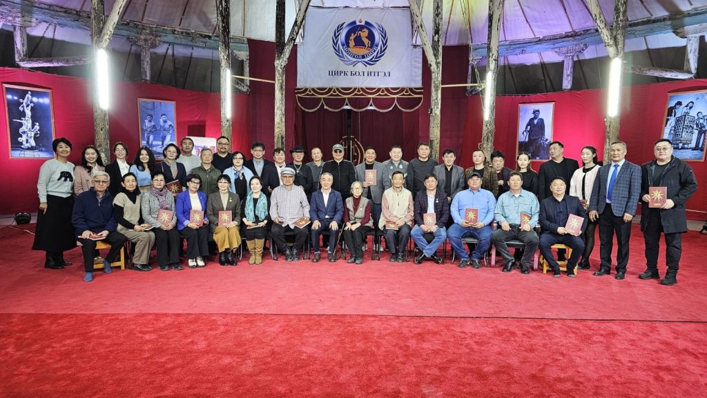 Соёлын гавьяат зүтгэлтэн Н.Батмөнхийн “Цирк” номын нээлт боллоо