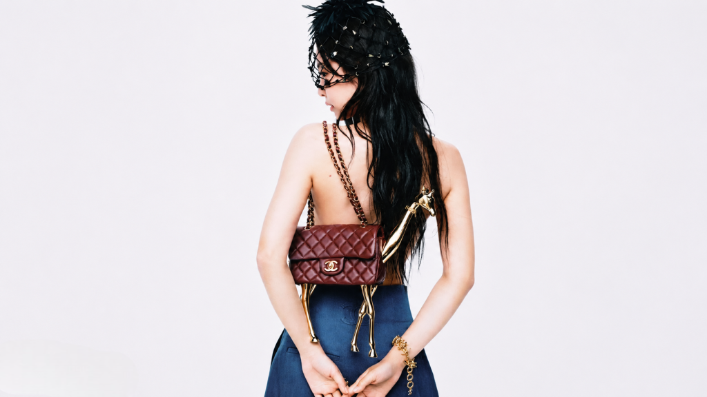 Женни “Dazed Korea” сэтгүүлийн нүүрийг хагас нүцгэн чимлээ