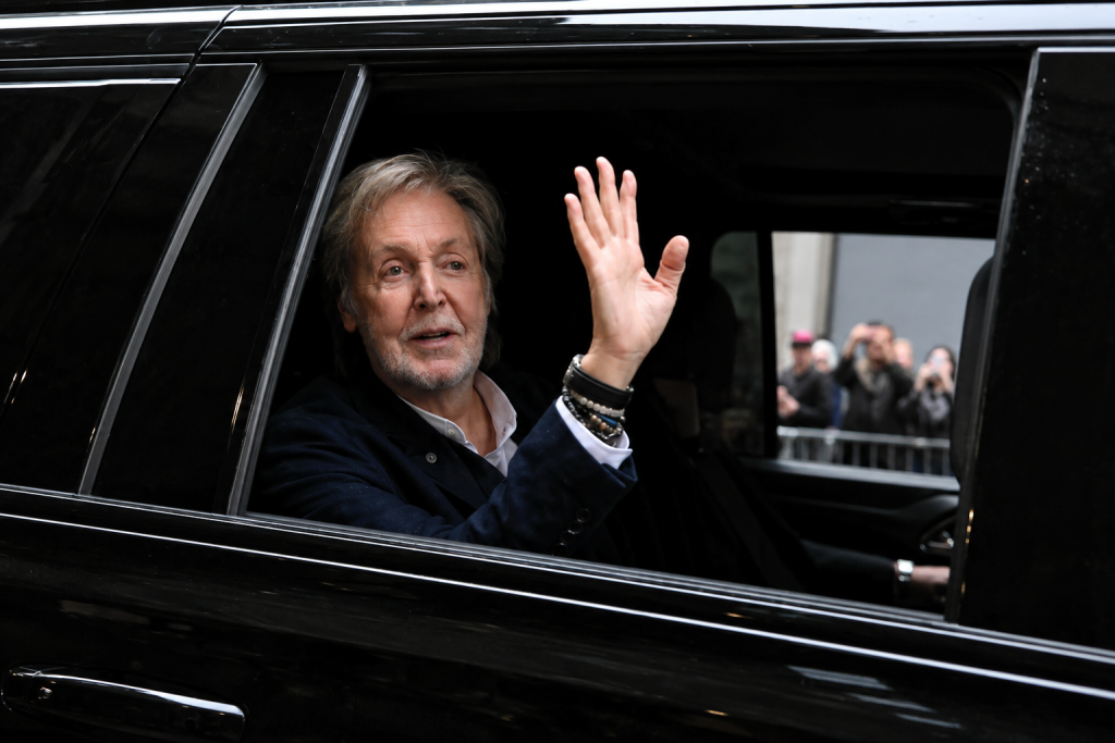 Сэр Пол Маккартни шүтэн бишрэгчдэдээ санаанд оромгүй гэнэтийн бэлэг барив