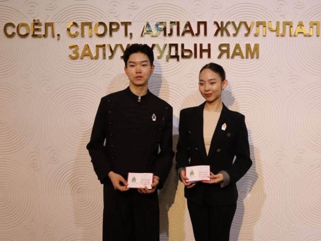 Б.Дөлгөөн, Л.Энхжин нар Монгол Улсын Соёлын тэргүүний ажилтан цол хүртлээ