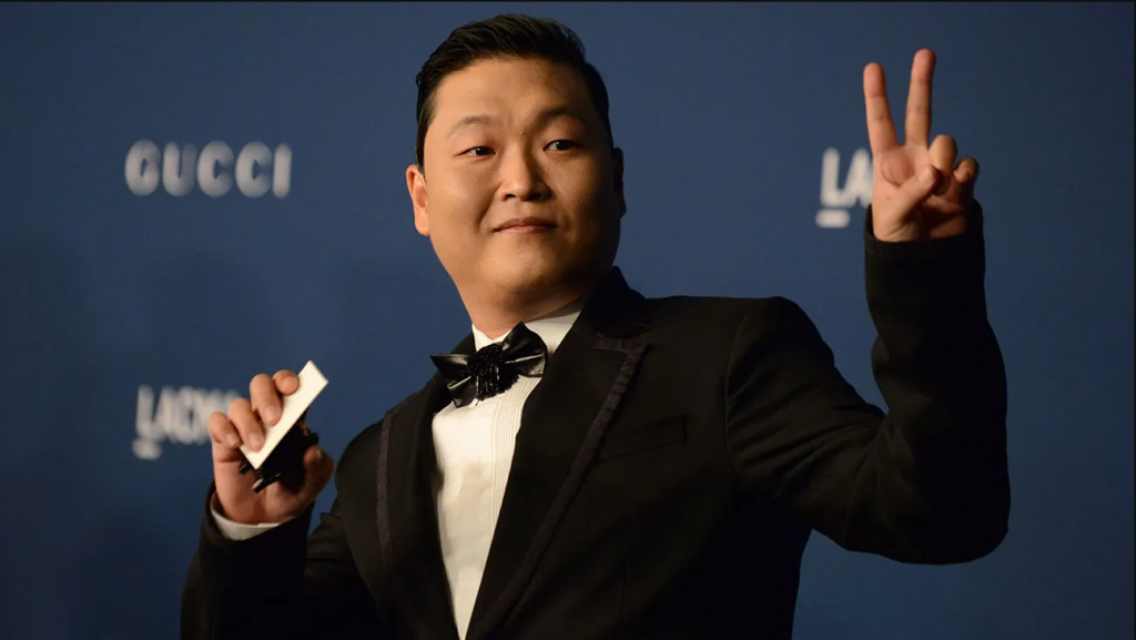 Дуучин PSY яллагдагчаар татагджээ