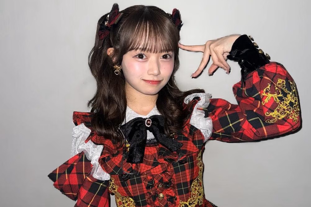 Mэй Ханадаг “AKB48 хамтлагтаа үлдэхийг хүсвэл үсээ хус” гэж дарамталжээ